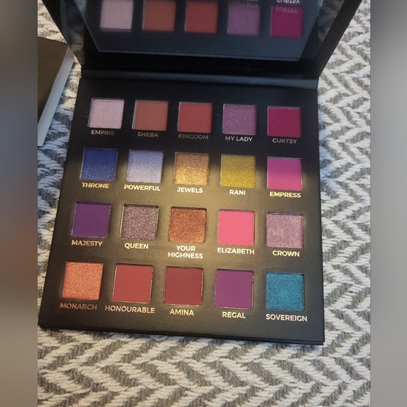 The Queen Eyeshadow Palette - Picture 9 of 11